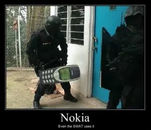 Nokia 3310 used from the police to break a door