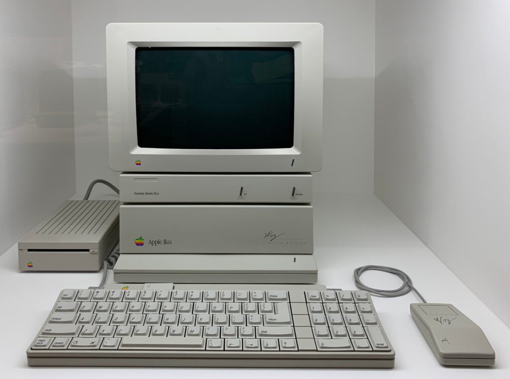 Apple 2 - Apple Museum (Prague) Apple IIGS Woz (1986)